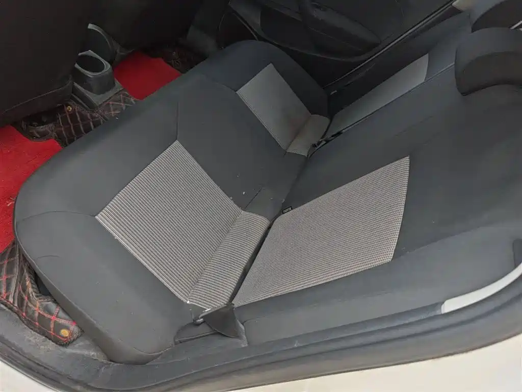 Volkswagen Polo 2014 1.4L Manual Trend Edition фото 17