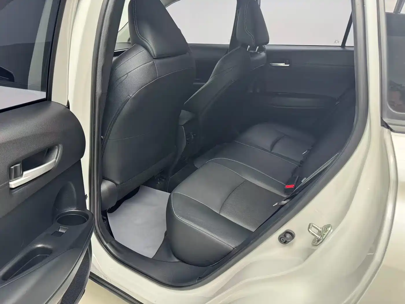 Toyota Frontlander 2022 2.0L CVT Luxury Edition фото 13