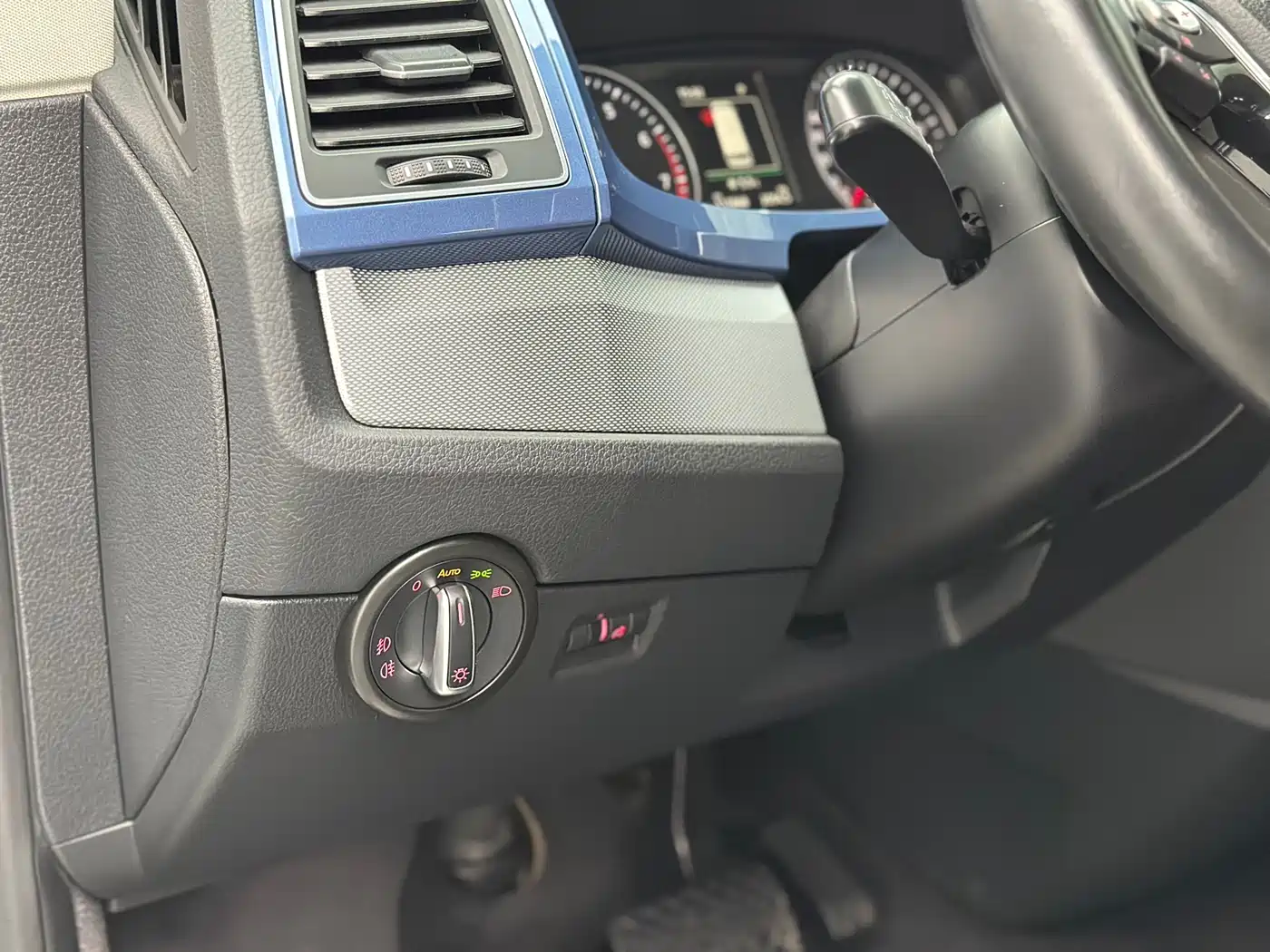 Volkswagen Multivan 2018 2.0TSI 4WD Leisure Edition 7-Seater фото 21