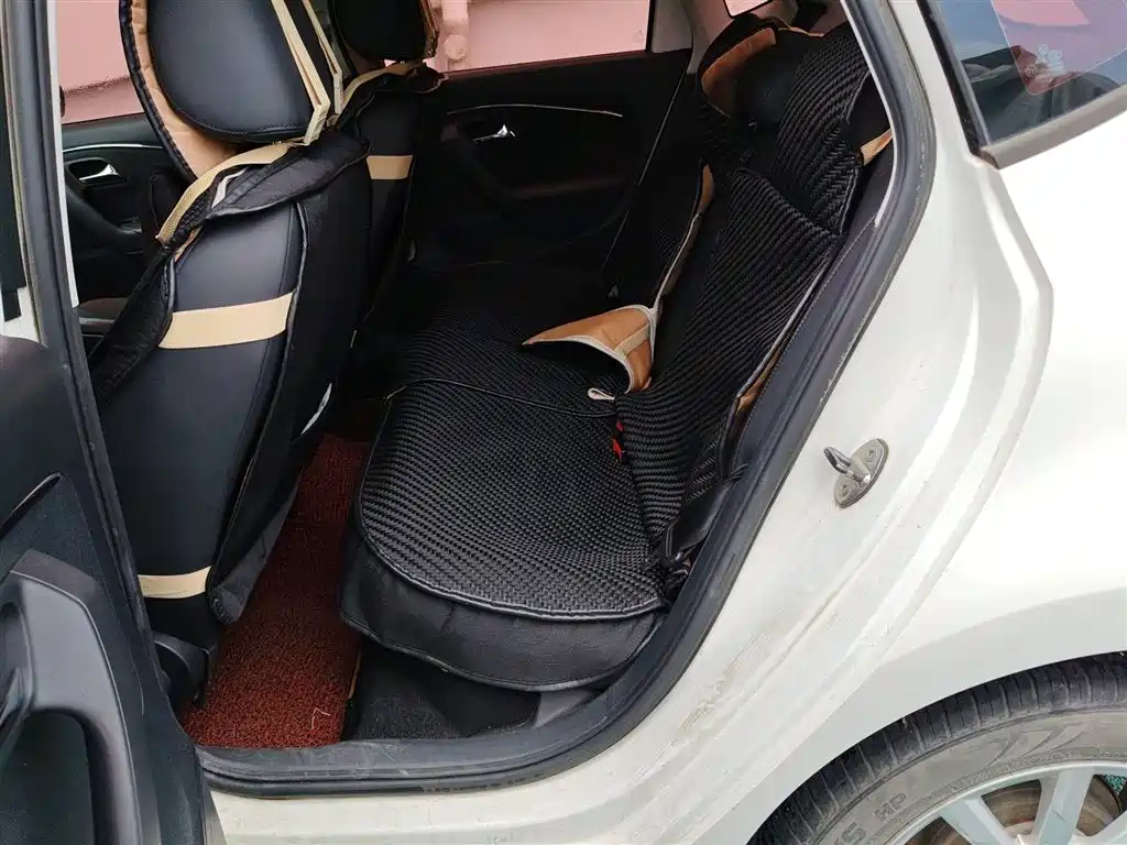 Volkswagen Polo 2016 1.6L Automatic Luxury фото 15