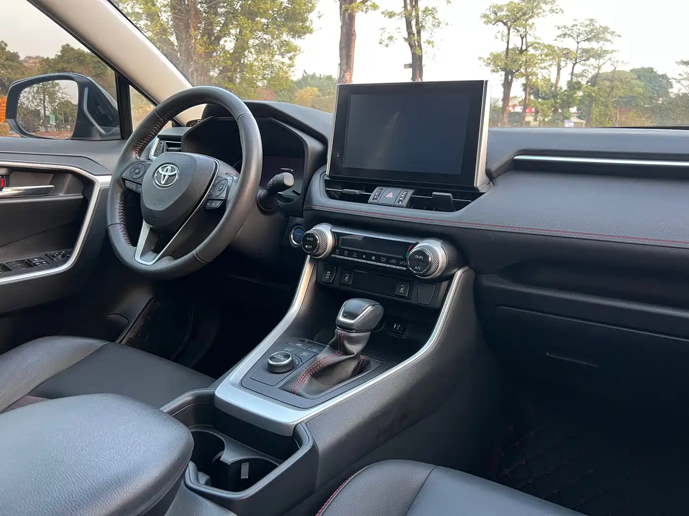 Toyota RAV4 Rongfang Dual Engine E+ 2022 2.5L 2WD Elite Pro фото 18