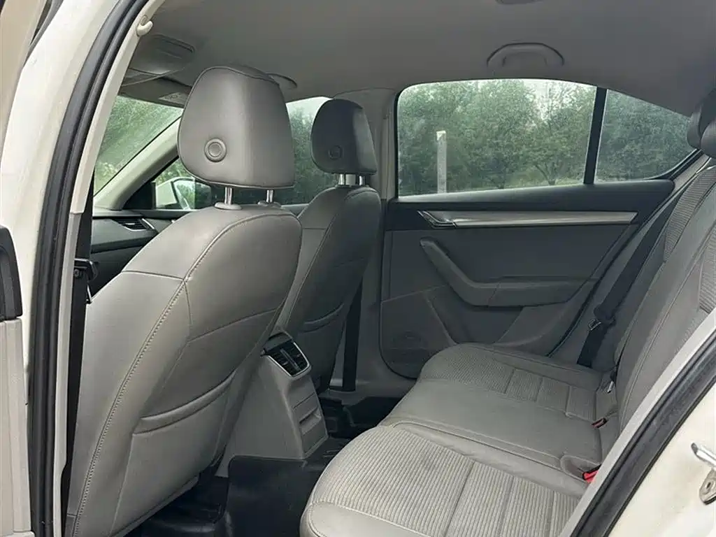 Škoda Octavia 2015 1.6L Automatic逸杰版 фото 7