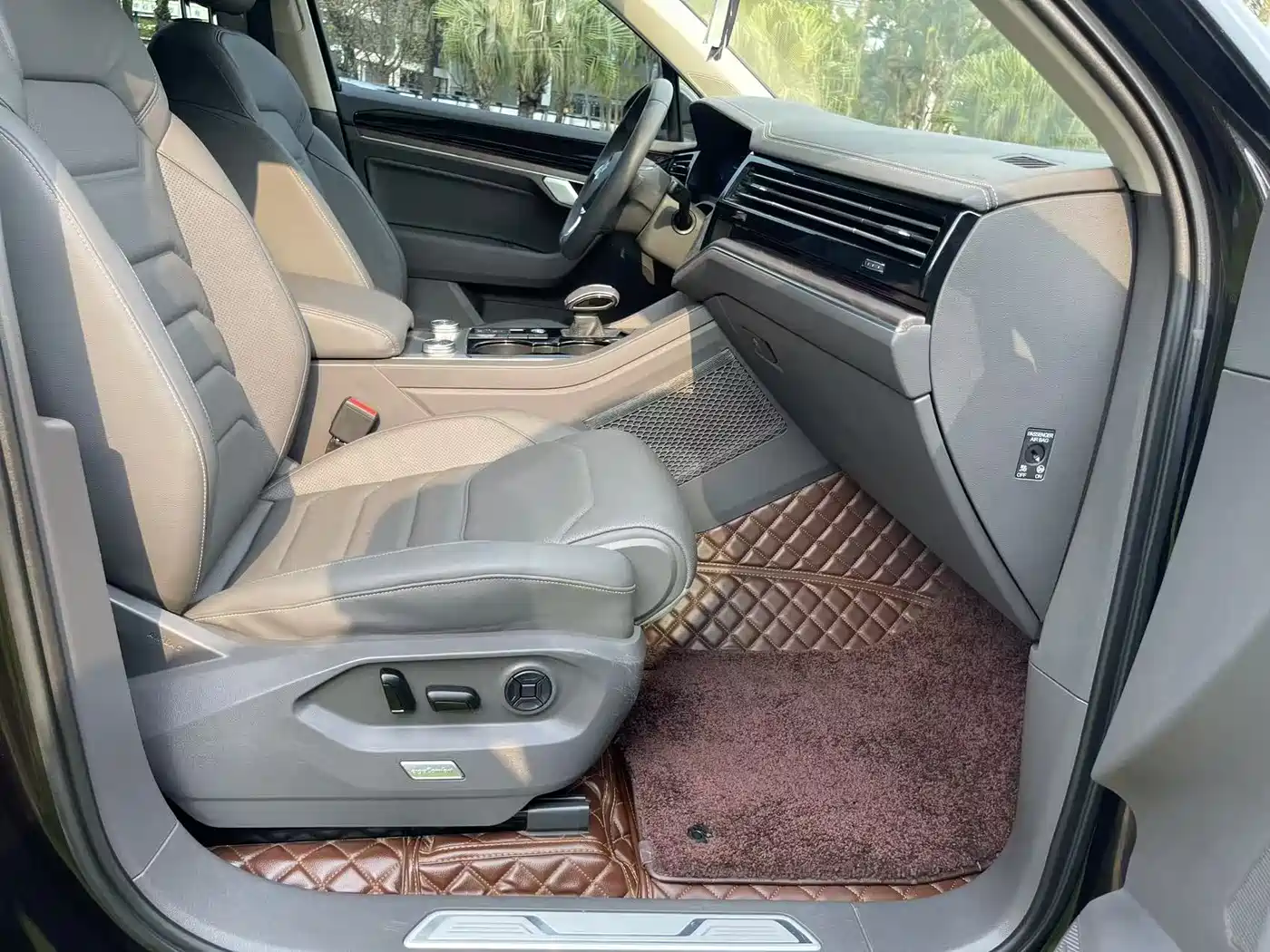 Volkswagen Touareg 2019 3.0TSI Sharp Edge Edition China VI фото 13