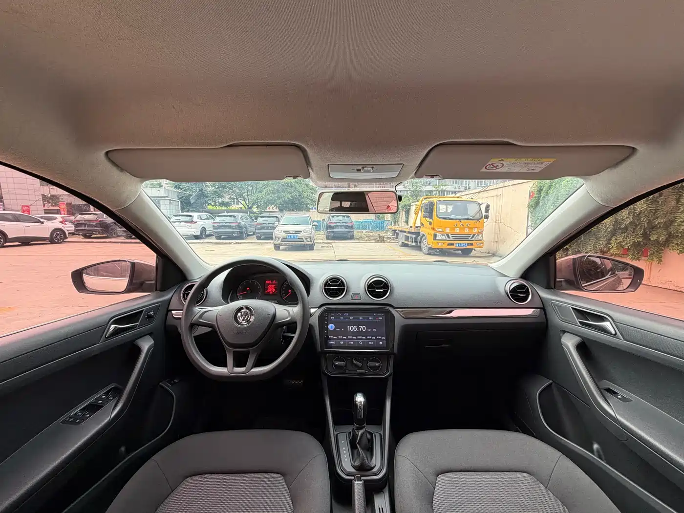 Volkswagen Jetta 2017 1.5L Automatic Fashion фото 8