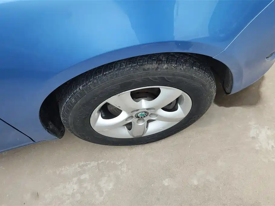 Škoda Fabia 2012 1.4L Automatic Crystal Edition фото 6