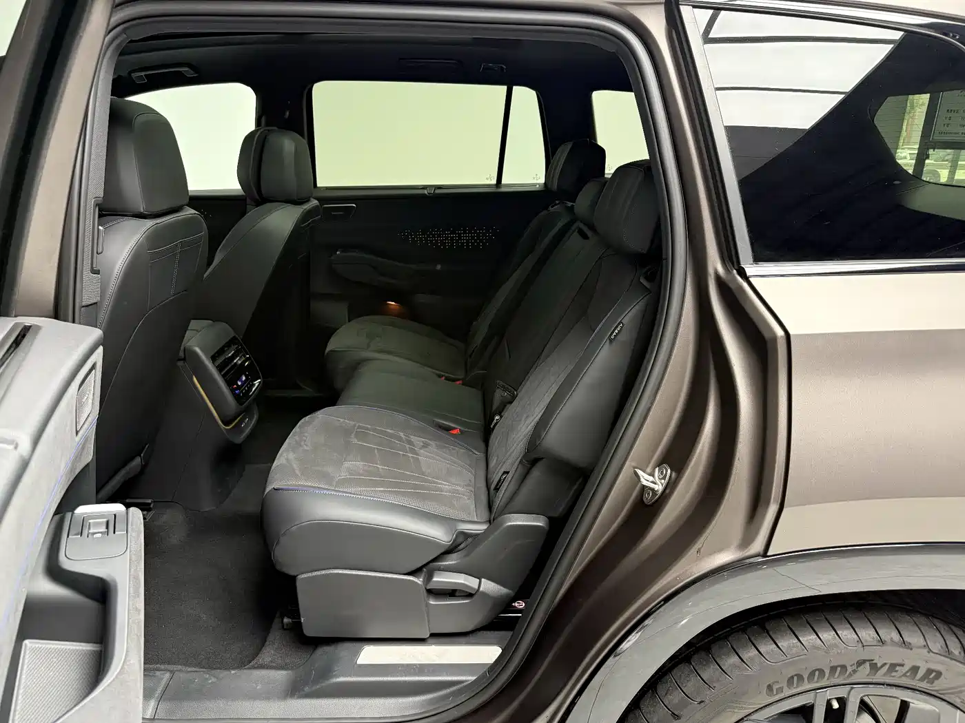 Volkswagen Teramont 2025 Teramont Pro 450TSI 4WD Summit Edition фото 5