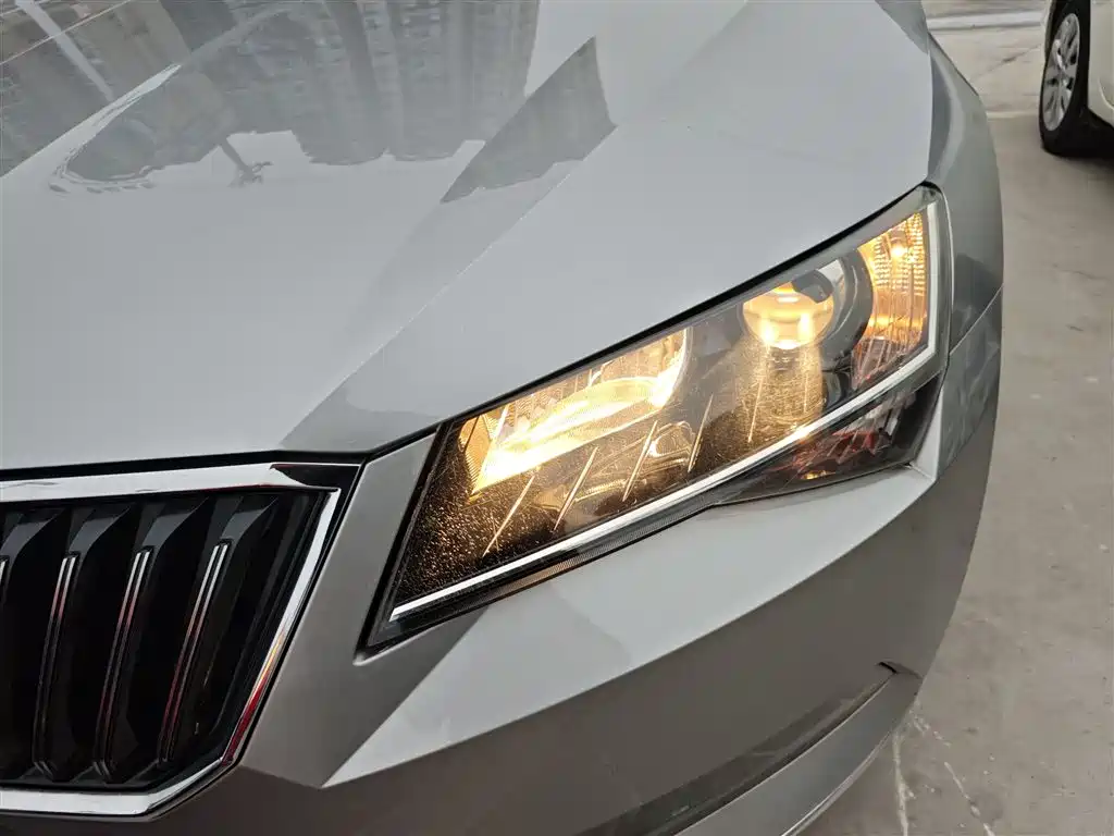 Škoda Superb 2019 TSI280 DSG Comfort Edition фото 24