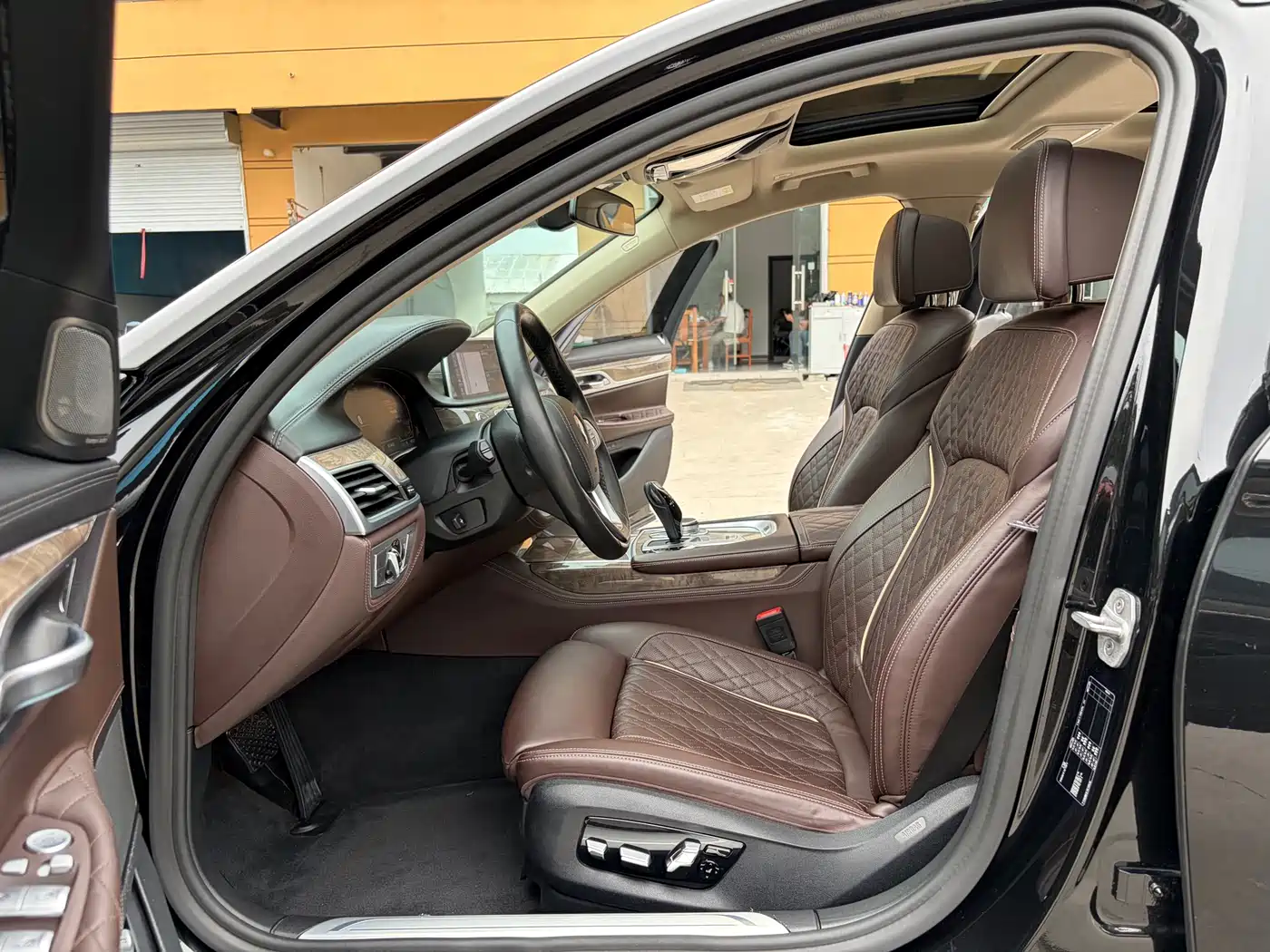 BMW 7 Series 2021 Model 740Li Leading Luxury Package фото 5