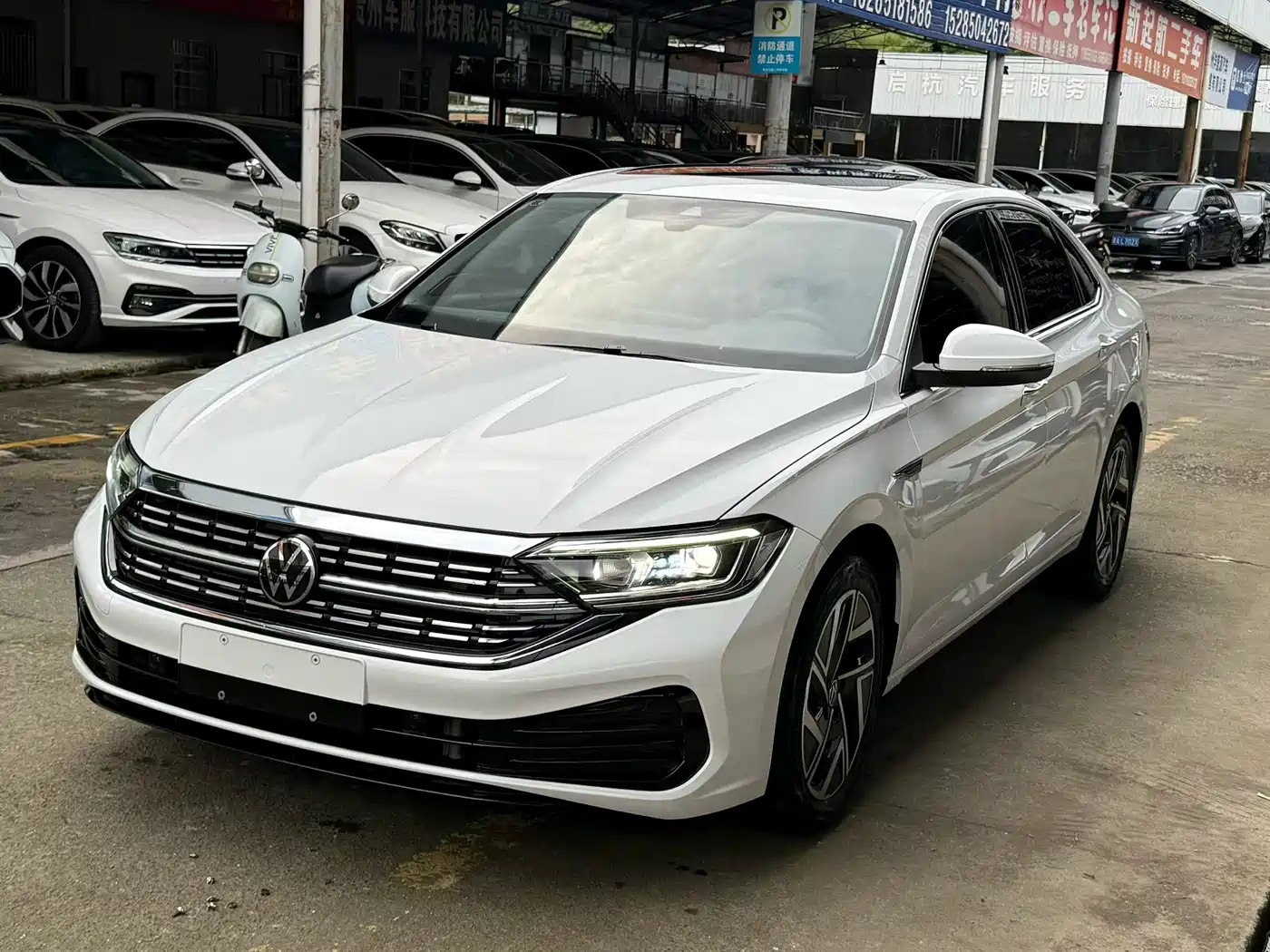 Volkswagen Sagitar 2024 300TSI DSG Surpass Edition