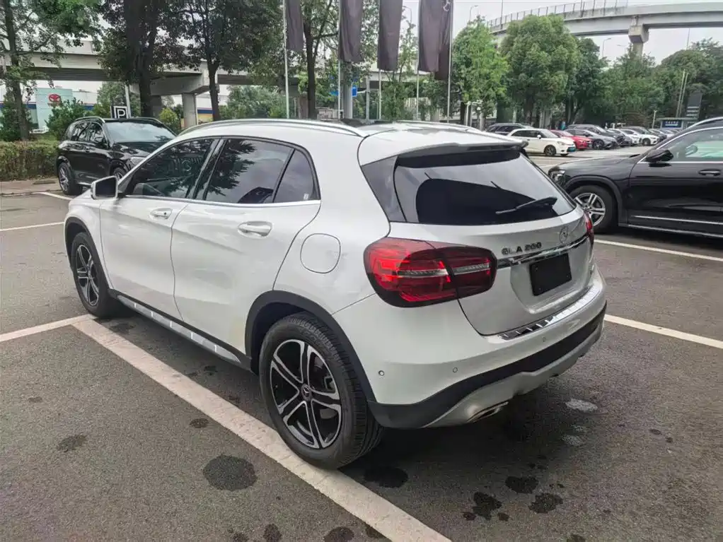 Mercedes-Benz GLA 2018 GLA 200 Fashion фото 5