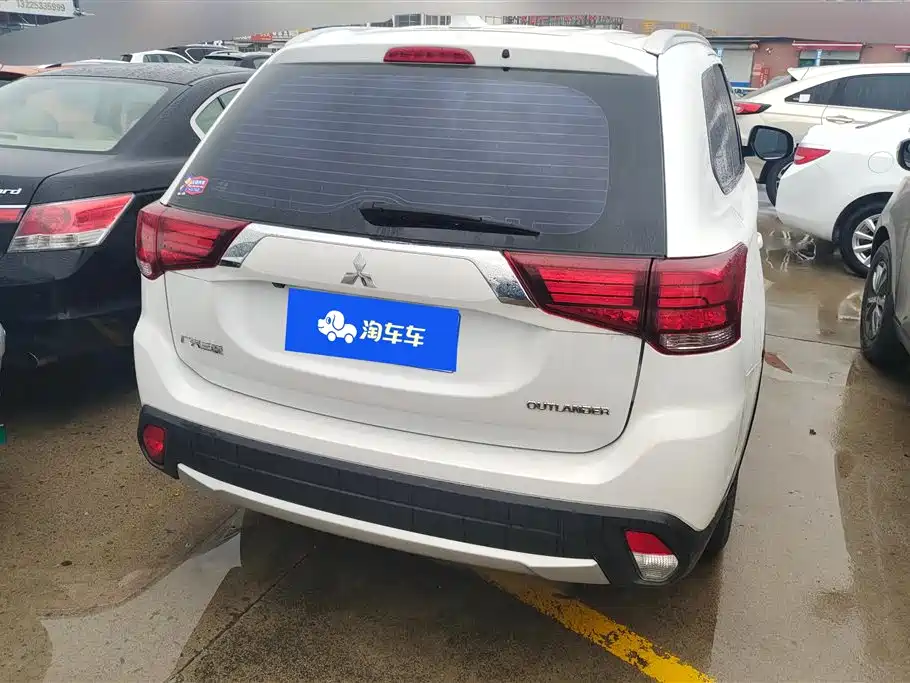 MITSUBISHI OUTLANDER
