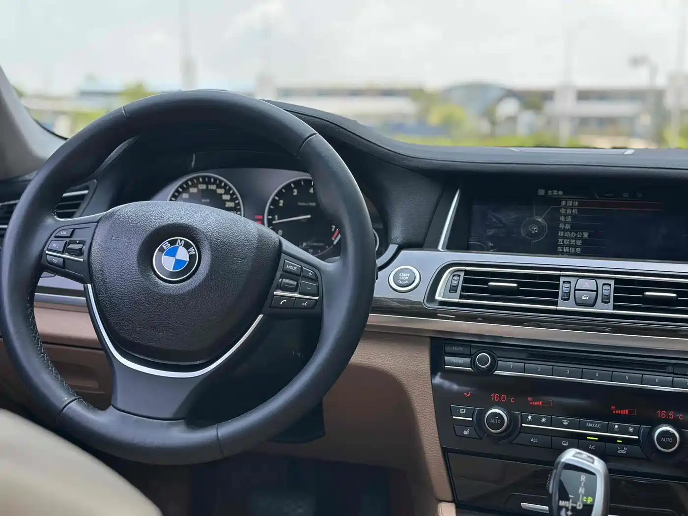 BMW 7 Series 2013 Model 730Li Leading фото 5