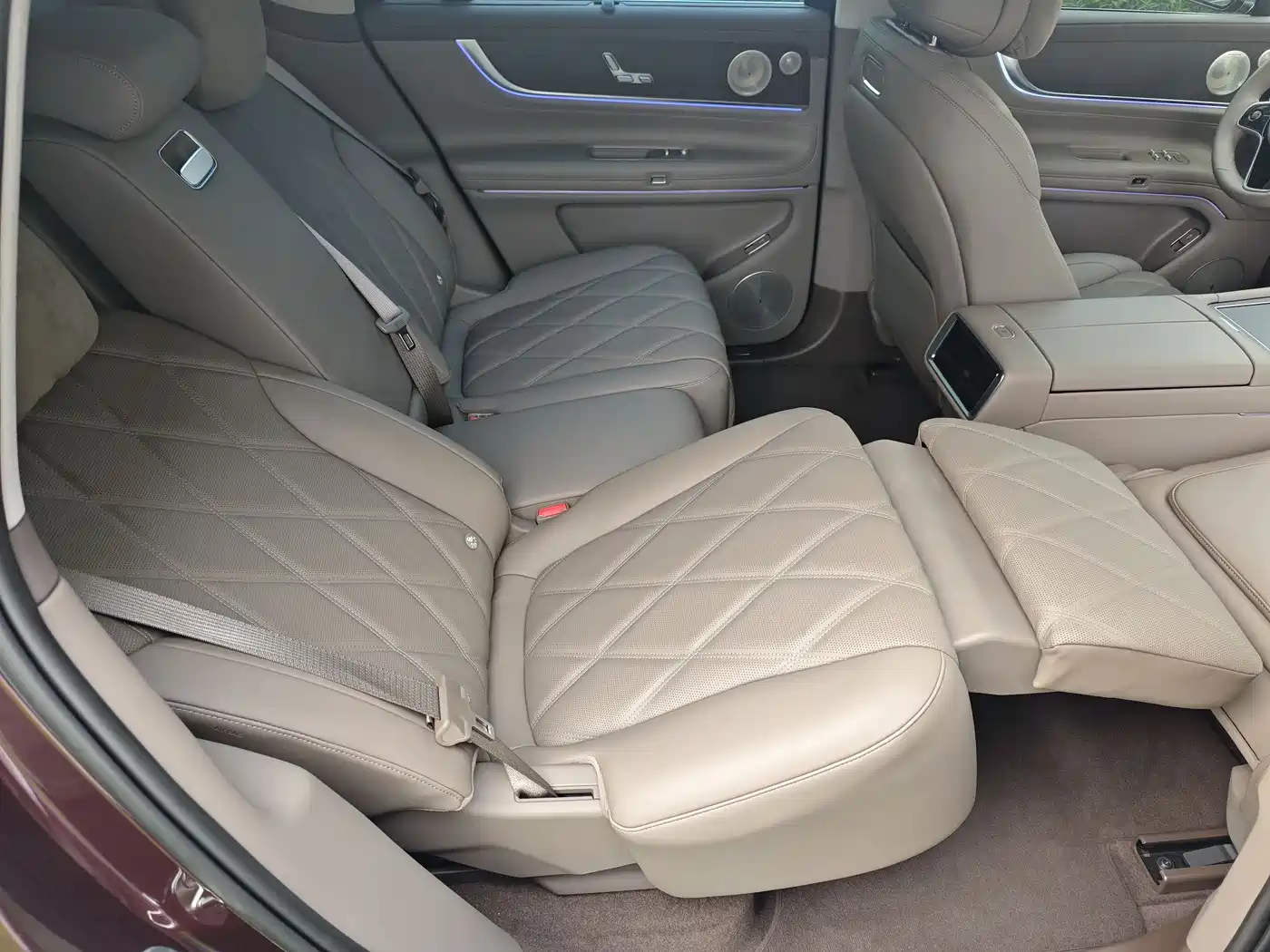 AITO Wenjie AITO M9 2025 Pure Electric Ultra 100kWh 5-Seater фото 17