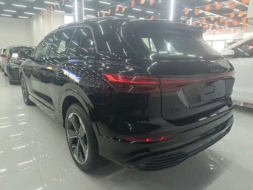 Фото 5 - Audi Q5 e-tron