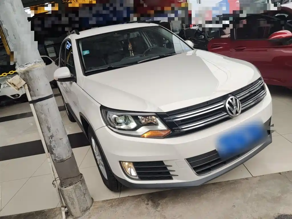 VOLKSWAGEN TIGUAN