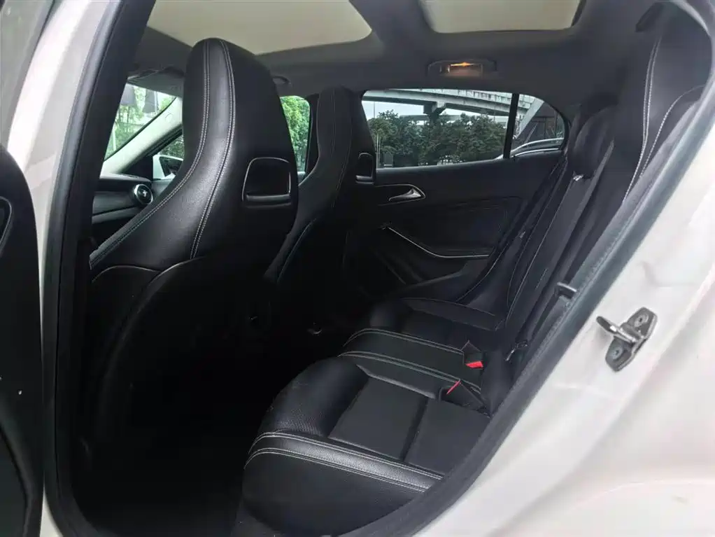 Mercedes-Benz GLA 2018 GLA 200 Fashion фото 16