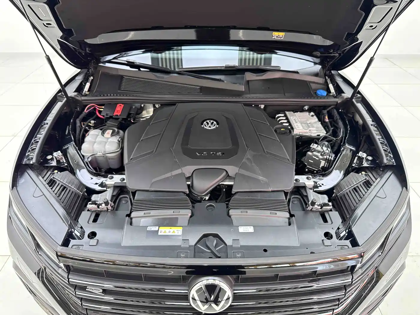 Volkswagen Touareg 2025 2023 3.0TSI R-Line Black Sports Package