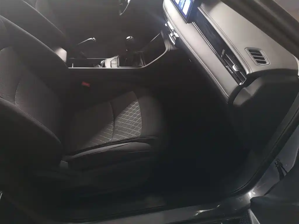 Roewe i5 2025 2023 1.5L Manual Comfort Edition