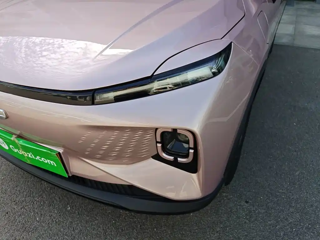 Фото 24 - Geely Geometry E Firefly