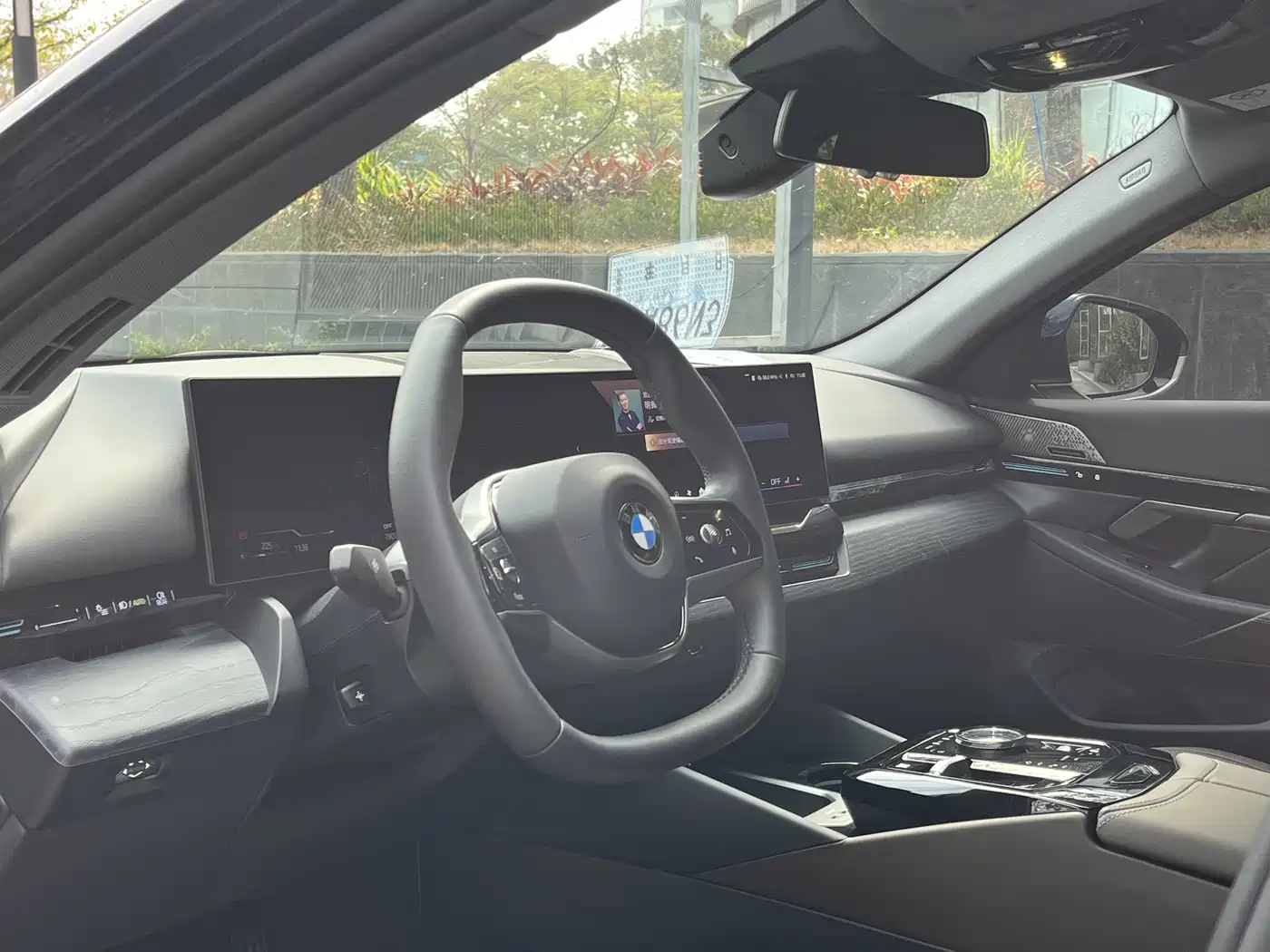 BMW 5 Series 2024 525Li M Sport Package фото 9