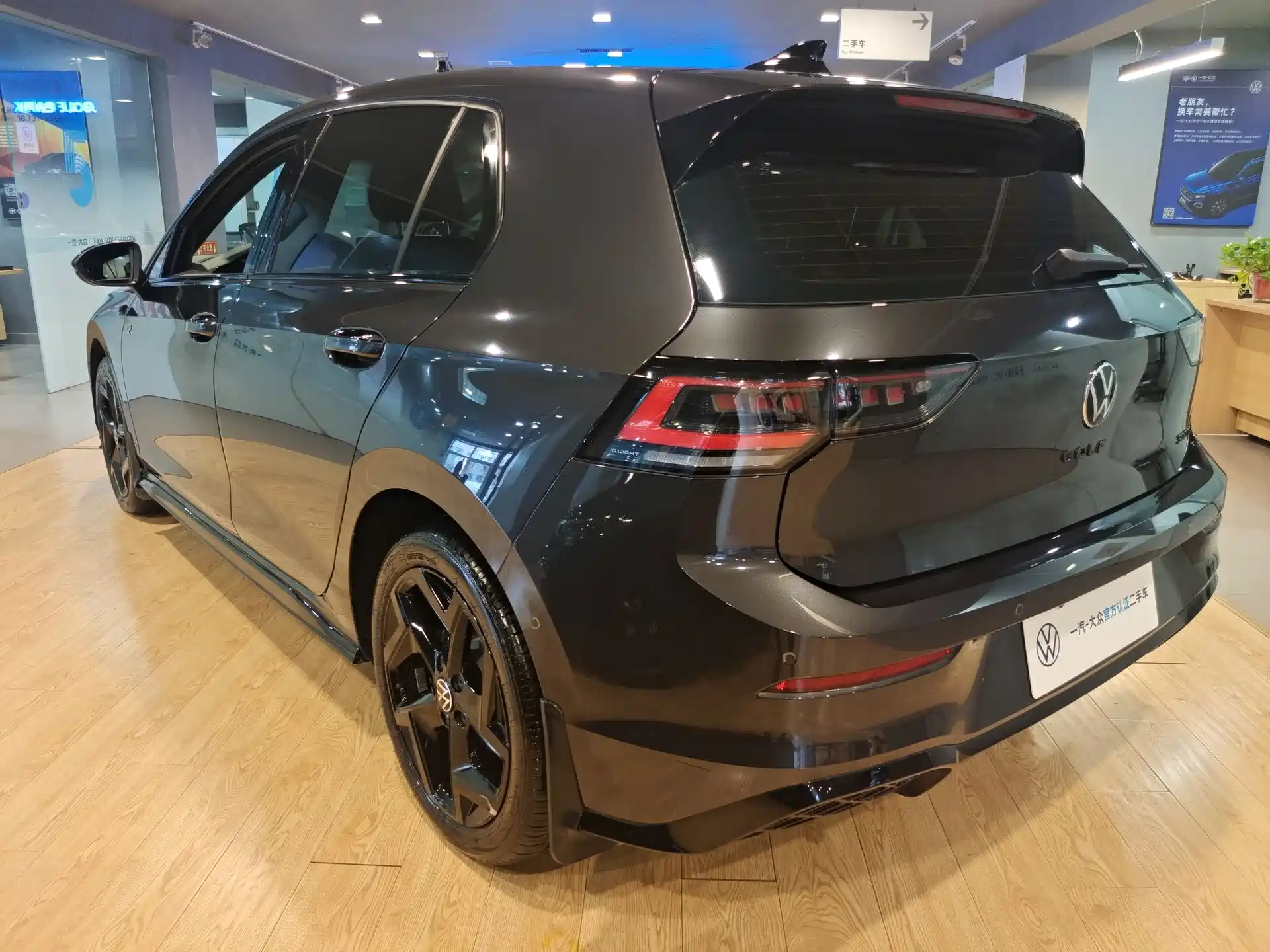 Фото 5 - Volkswagen Golf