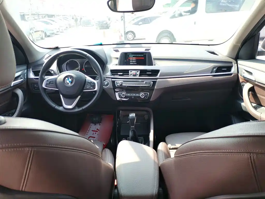 BMW X1 2018 sDrive18Li Premium Model фото 10