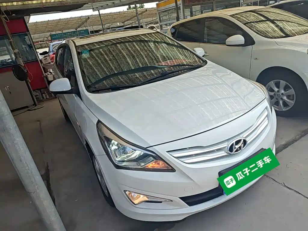 Hyundai Reina 2016 2016 1.4L Automatic GLX Leading