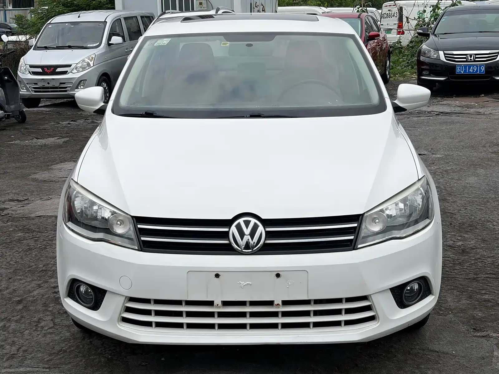 Photo 2 - Volkswagen Jetta
