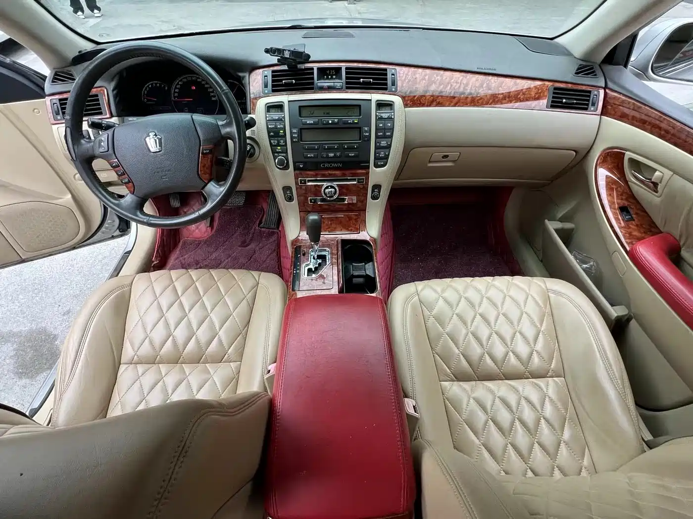 Фото 3 - Toyota Crown