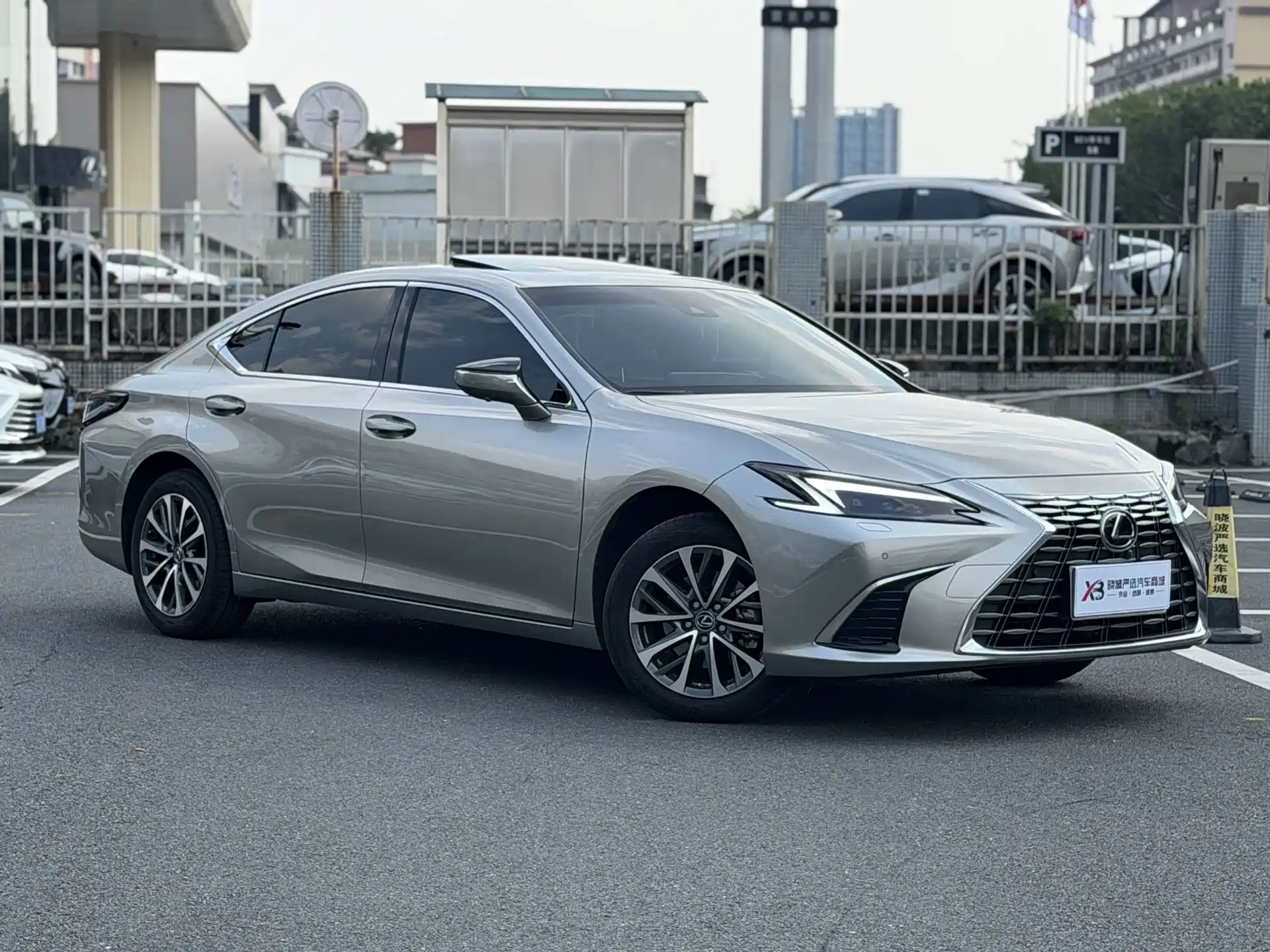 Фото 5 - Lexus ES