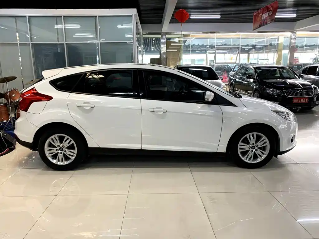 Фото 4 - Ford Focus