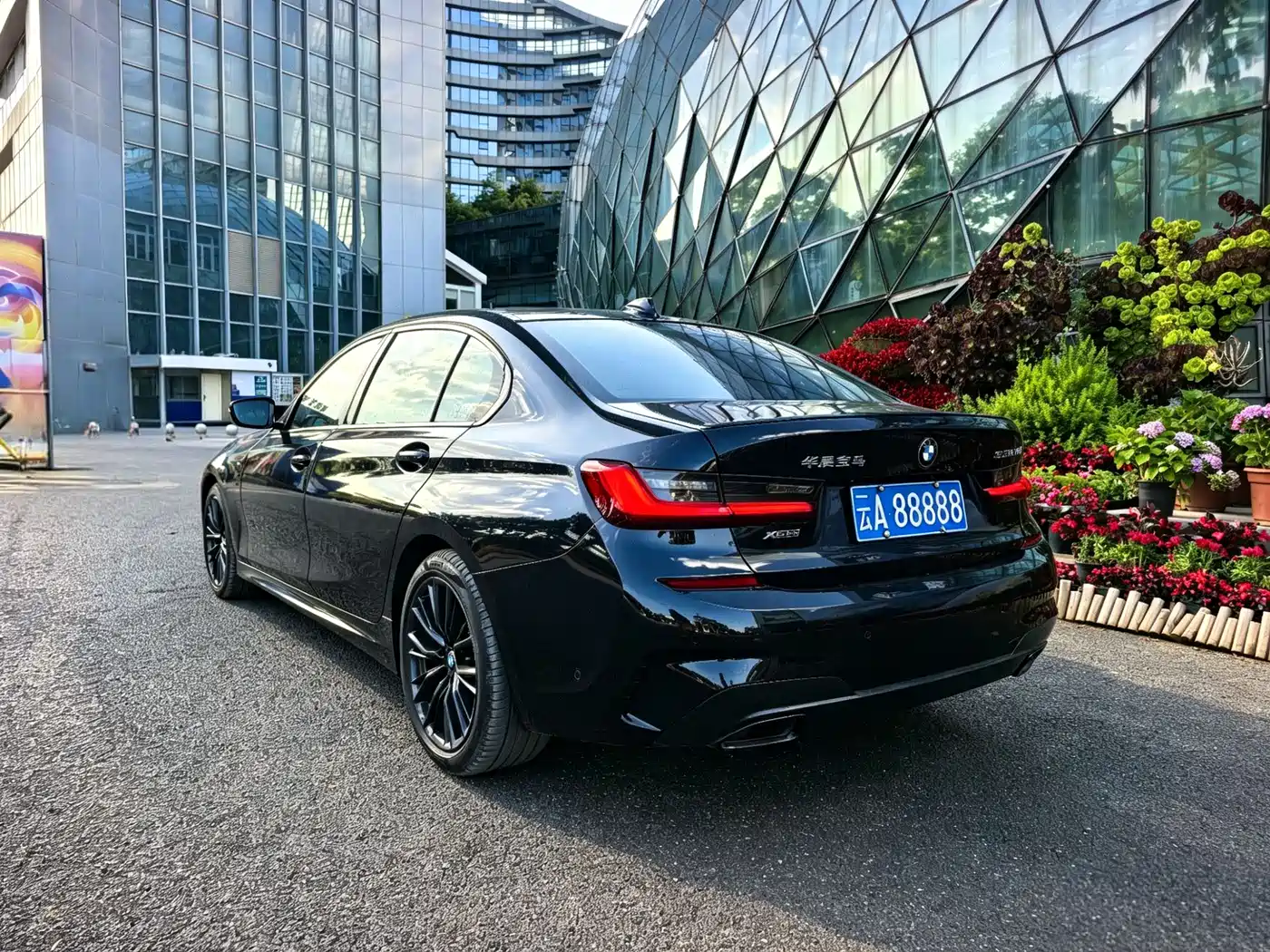 BMW 3 Series 2021 330Li xDrive M Sport Night Edition фото 17