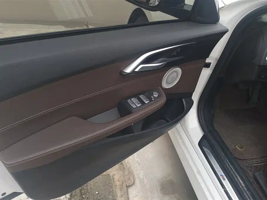 BMW 1 Series 2023 120i M Sport фото 7