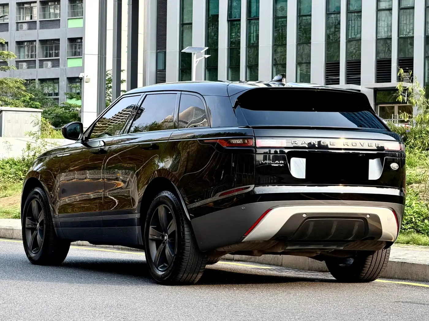 Land Rover Range Rover Velar 2019 250PS R-DYNAMIC S фото 4