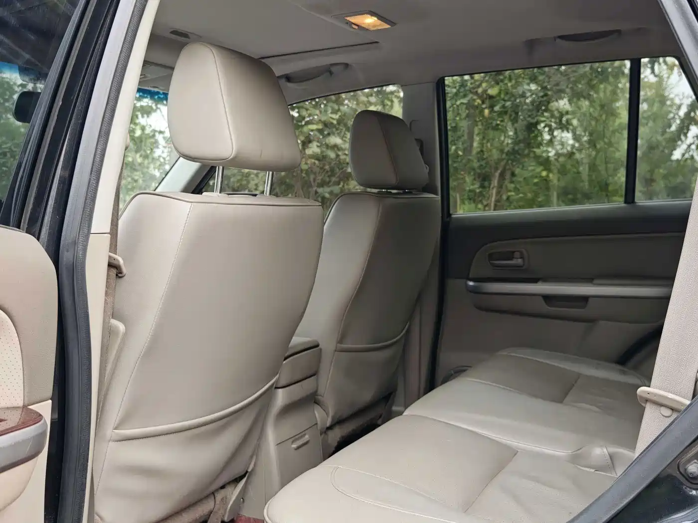 Suzuki Grand Vitara 2011 2012 2.4L AT Premium Navigation 5-Door