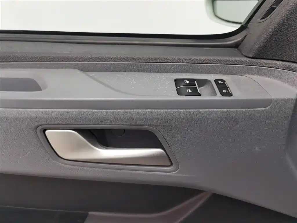 SAIC Maxus Xintu V80 2021 2.0T PLUS AMT Urban Edition Short Wheelbase Ultra-Low Roof 5/6 Seats фото 9