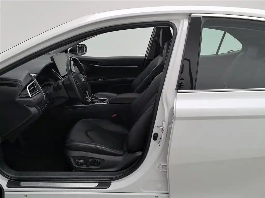 Toyota Camry 2023 2.5G Luxury Edition фото 10