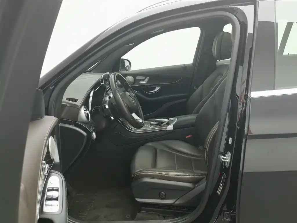 Mercedes-Benz GLC 2018 Facelift GLC 300 4MATIC Dynamic фото 10