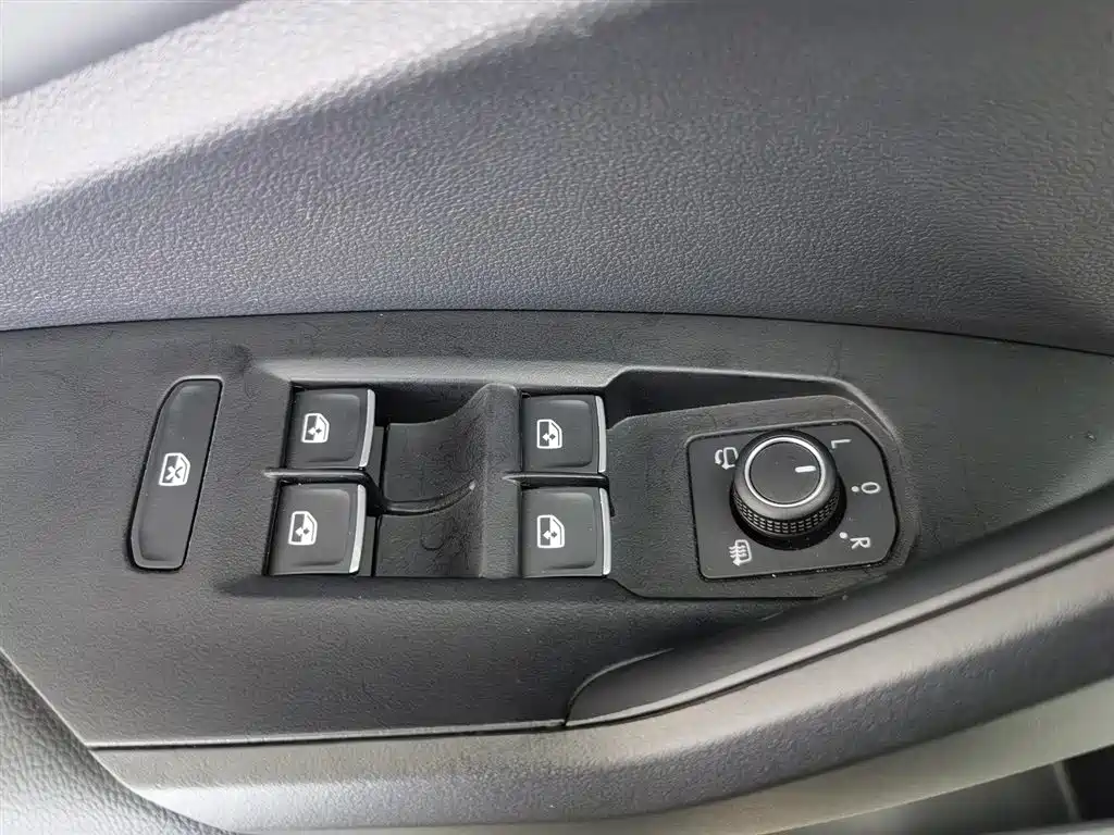 Volkswagen Sagitar 2025 300TSI DSG Surpass Edition фото 9