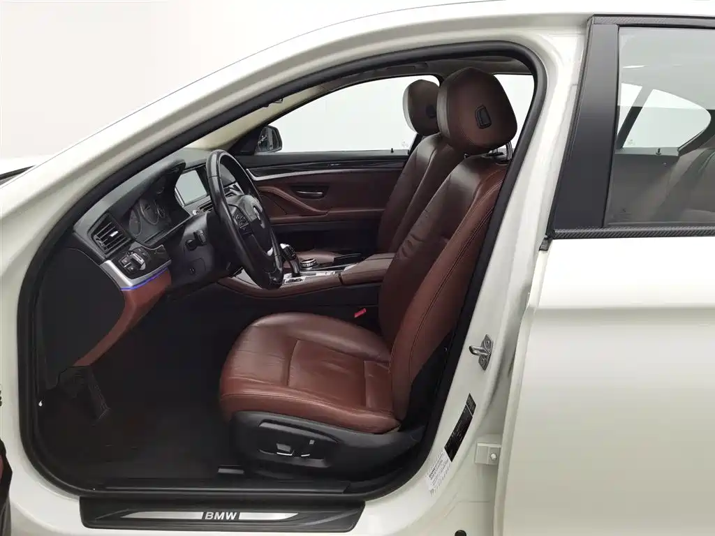 BMW 5 Series 2014 525Li Leading фото 10