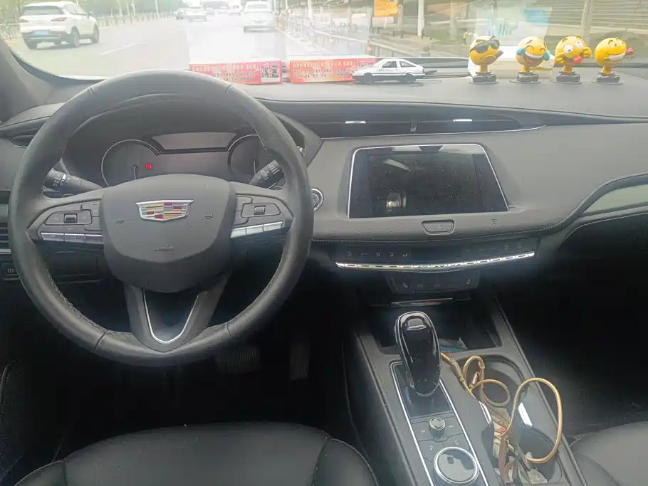 Photo 12 - Cadillac XT4