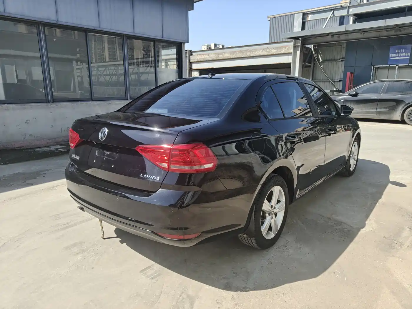 Volkswagen Lavida 2017 1.6L Automatic Trend Edition фото 13
