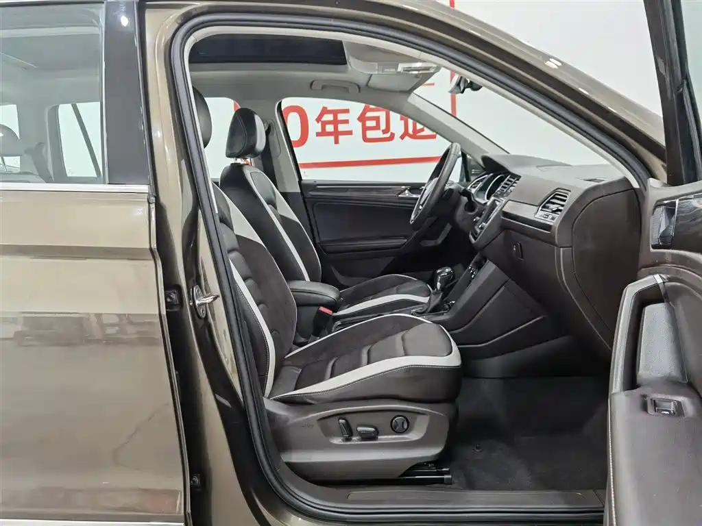 Volkswagen Tiguan L 2017 330TSI Automatic 2WD Luxury Edition фото 23