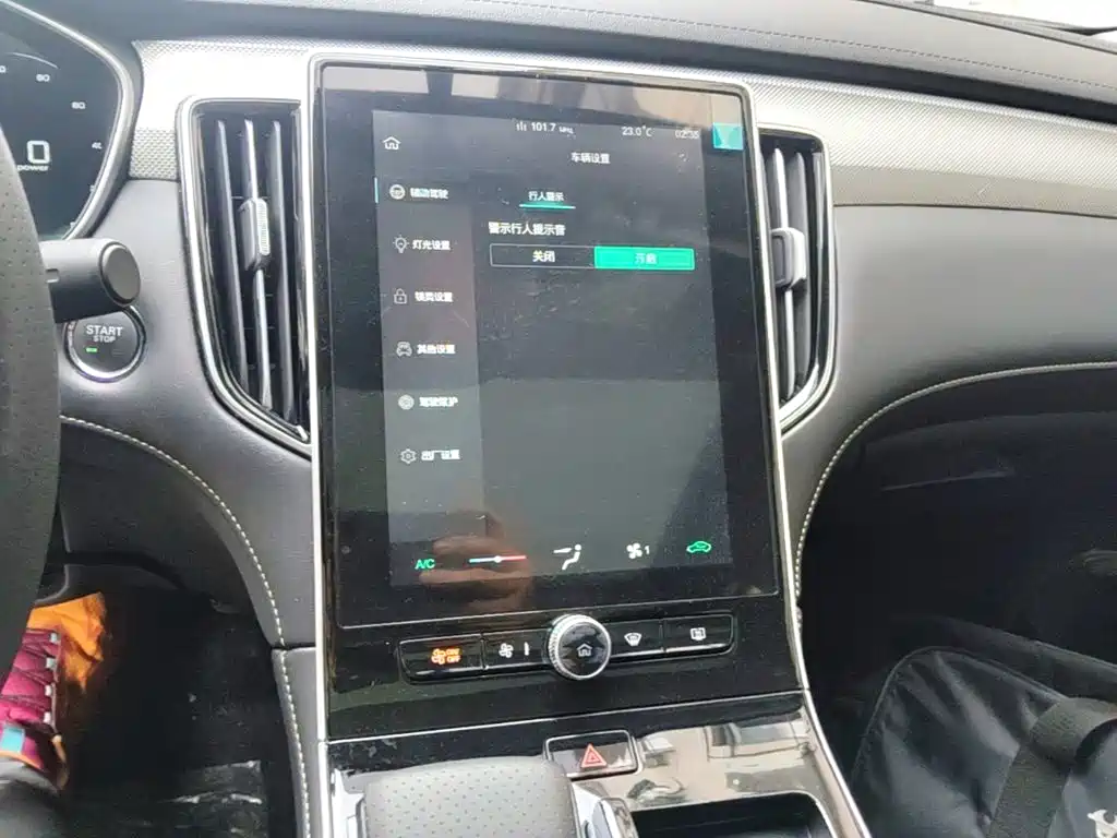Фото 13 - Roewe i6 MAX EV