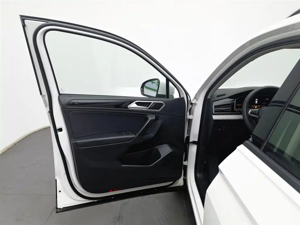 Volkswagen Tiguan L 2022 330TSI Automatic 2WD Comfort Edition фото 8