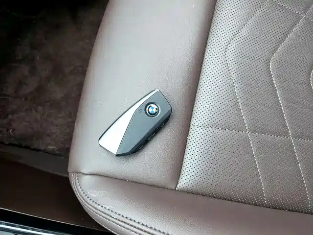 BMW iX1 2023 xDrive30L M Sport Package фото 20