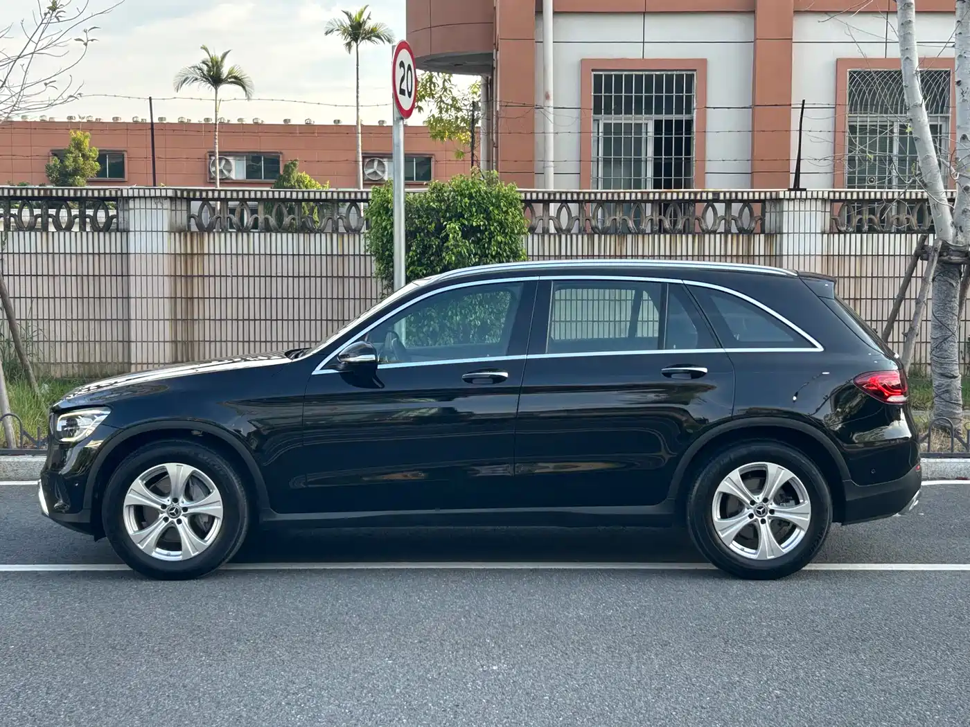 Mercedes-Benz GLC 2020 Facelift GLC 260 L 4MATIC Dynamic фото 8