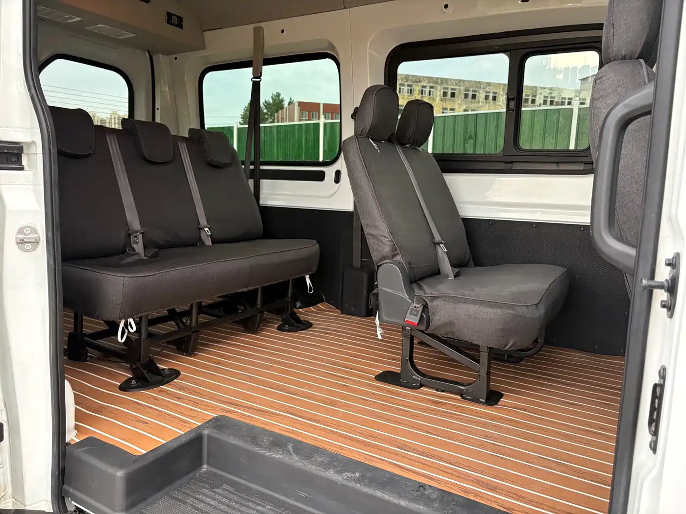 SAIC Maxus Xintu V90 2021 2.0T Automatic Smart Transporter RWD Single Tire Long Wheelbase High Roof 7-seater фото 8