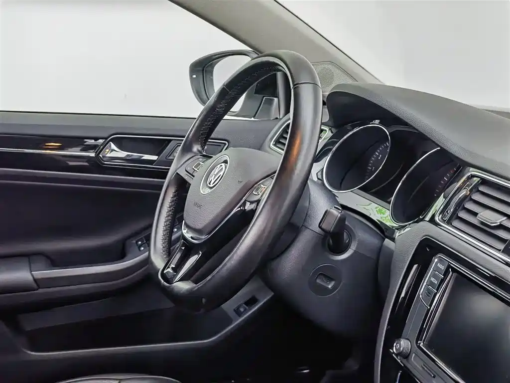Volkswagen Sagitar 2018 280TSI DSG Luxury фото 22