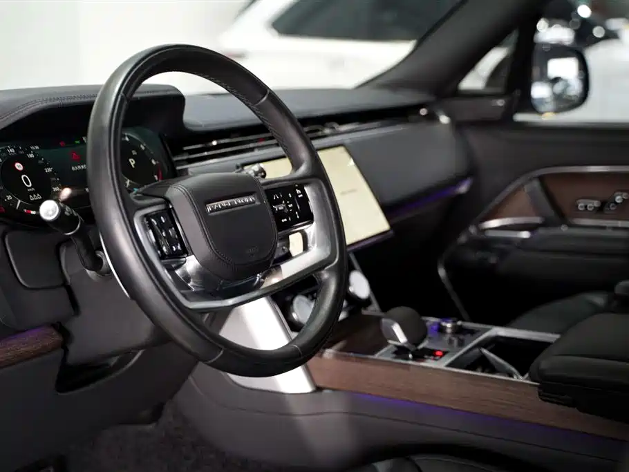 Land Rover Range Rover 2023 3.0 L6 360PS Golden Age Edition фото 21